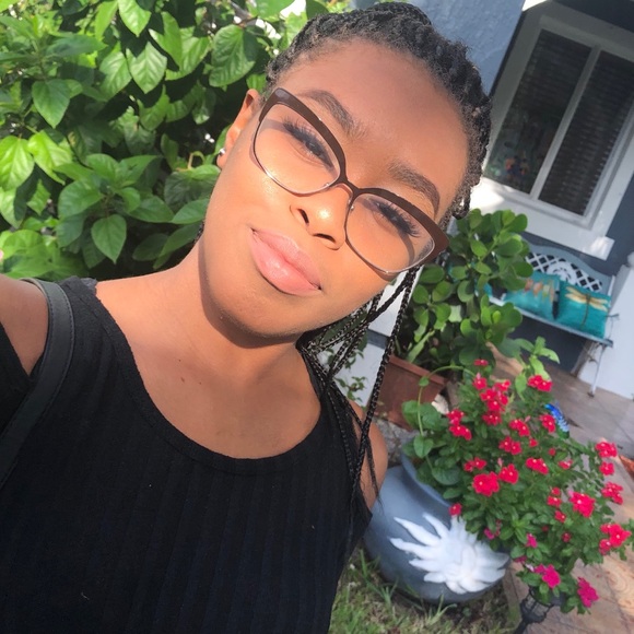 Evelina Niyoki 💜🔥 - Picture 3 of 4